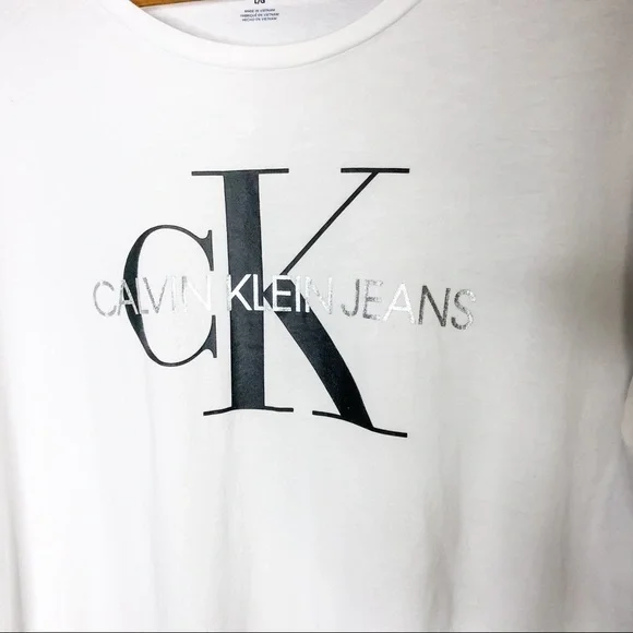 🦋🌙 CALVIN KLEIN | Classic White Long Crop Top - Picture 7 of 9